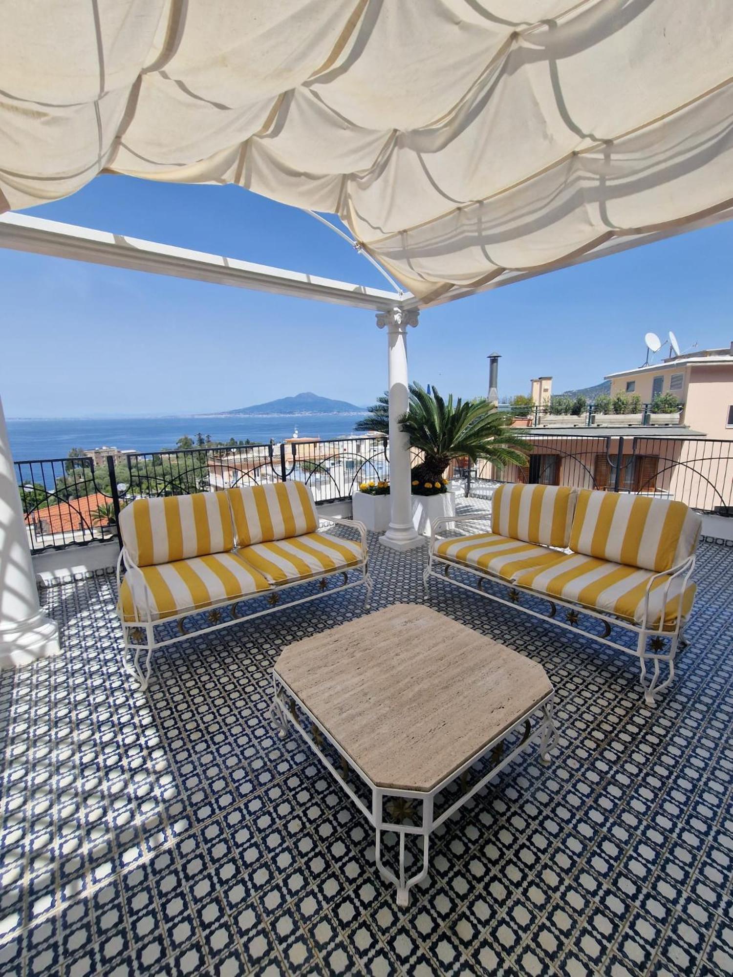Appartement La Casa Di Giorgina à Sorrente Extérieur photo